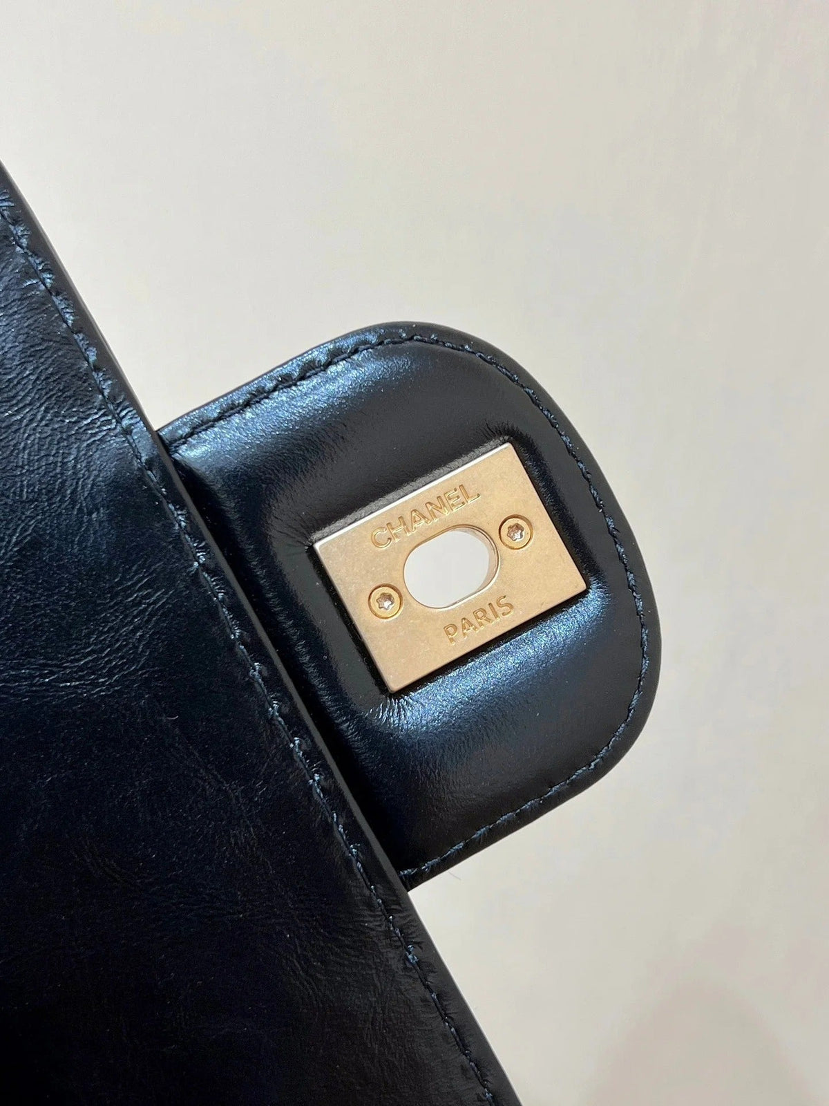 QUILTED BOWLING BAG 33 IN BLACK LAMBSKIN GOLD HARDWARE