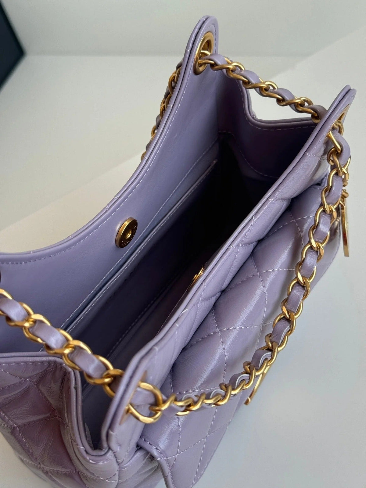 CHANEL 25S HOBO BAG 19 CM IN PURPLE LAMBSKIN WITH GOLD HARDWARE