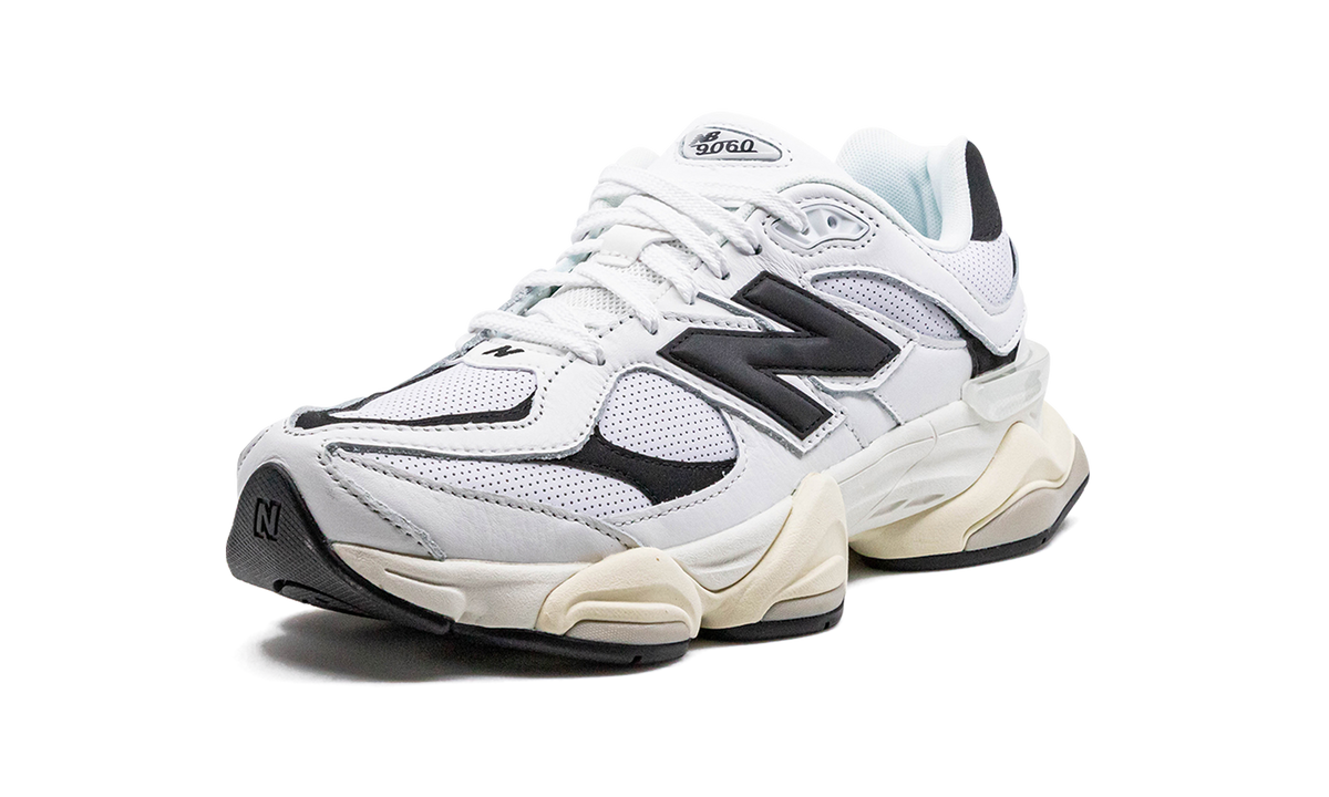 9060 "White / Black" U9060AAB
